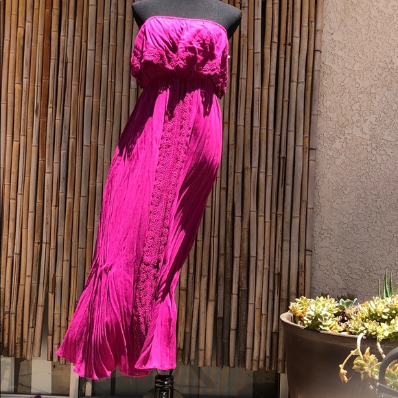 Taylor & Sage Dresses & Skirts - Strapless Fuschia Pink Embroider Front Maxi Large